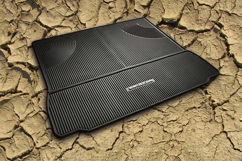 GENUINE TOYOTA (PT908-0C082-02) CARGO MAT