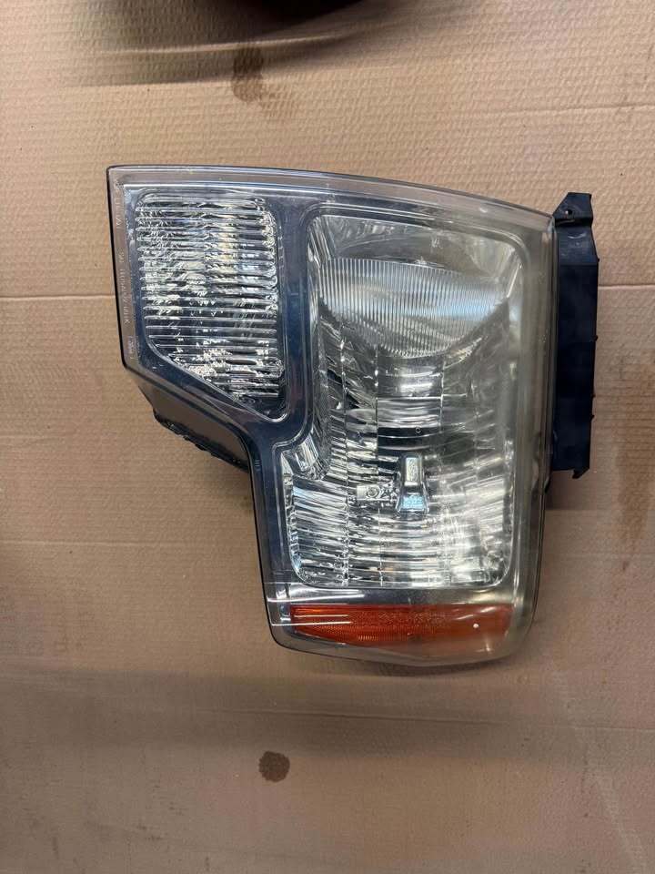 2009 - 2014 Ford F150 Pickup Headlight Assembly (drivers side)