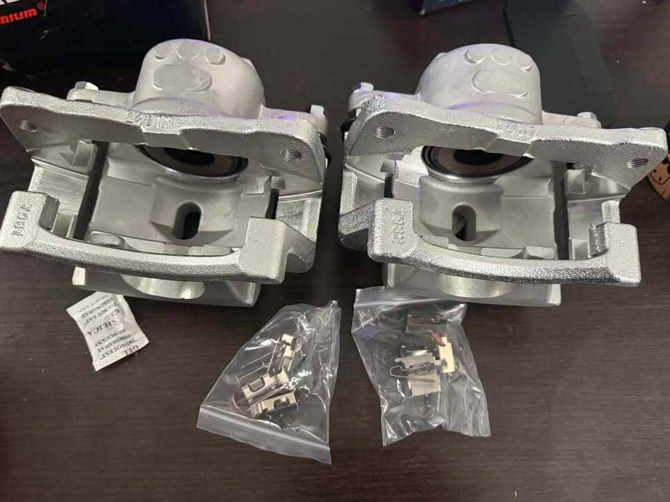 Toyota Lexus front caliper set