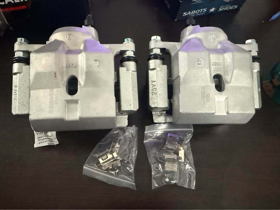 Toyota Lexus front caliper set
