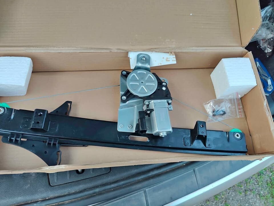 2011-2014 Buick Regal Rear Passenger Window Regulator with Motor
