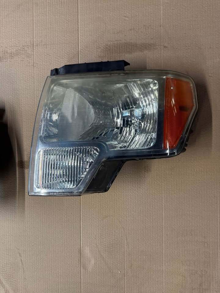 2009 - 2014 Ford F150 Pickup Headlight Assembly (drivers side)