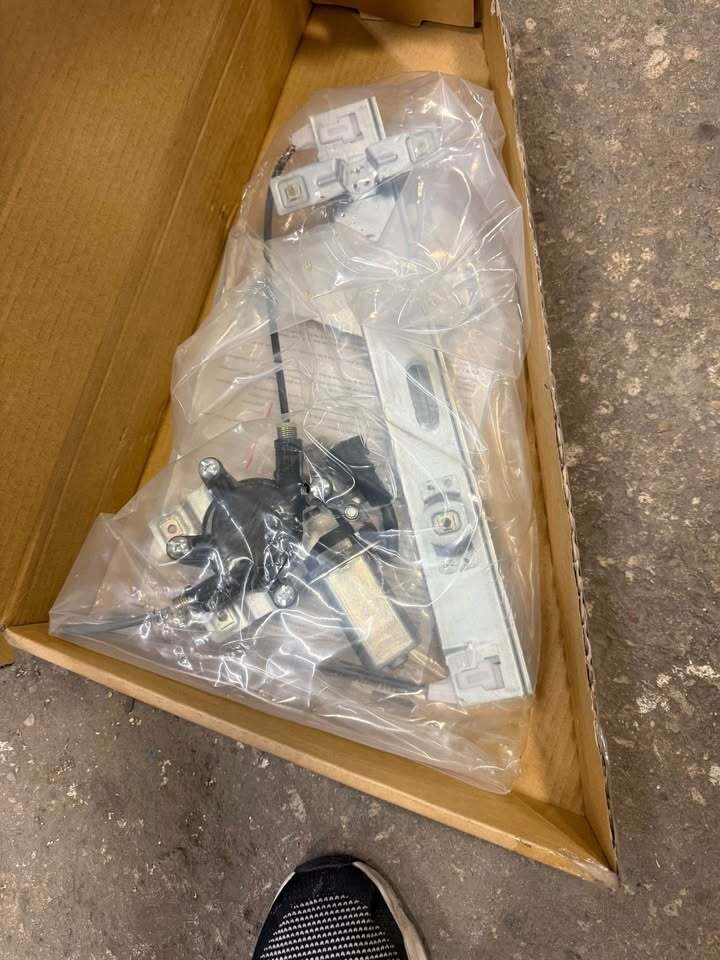 Dorman 741-623 Rear Passenger Side Power Window Regulator and Motor Assembly

Driver side